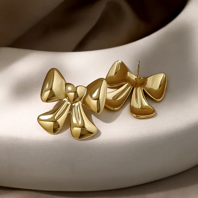 Moana’s Bow Earring