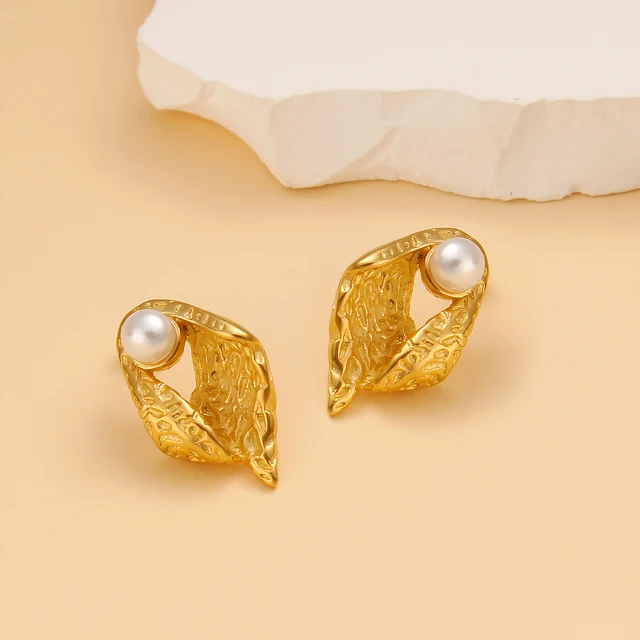 Leaf Pearl Earring