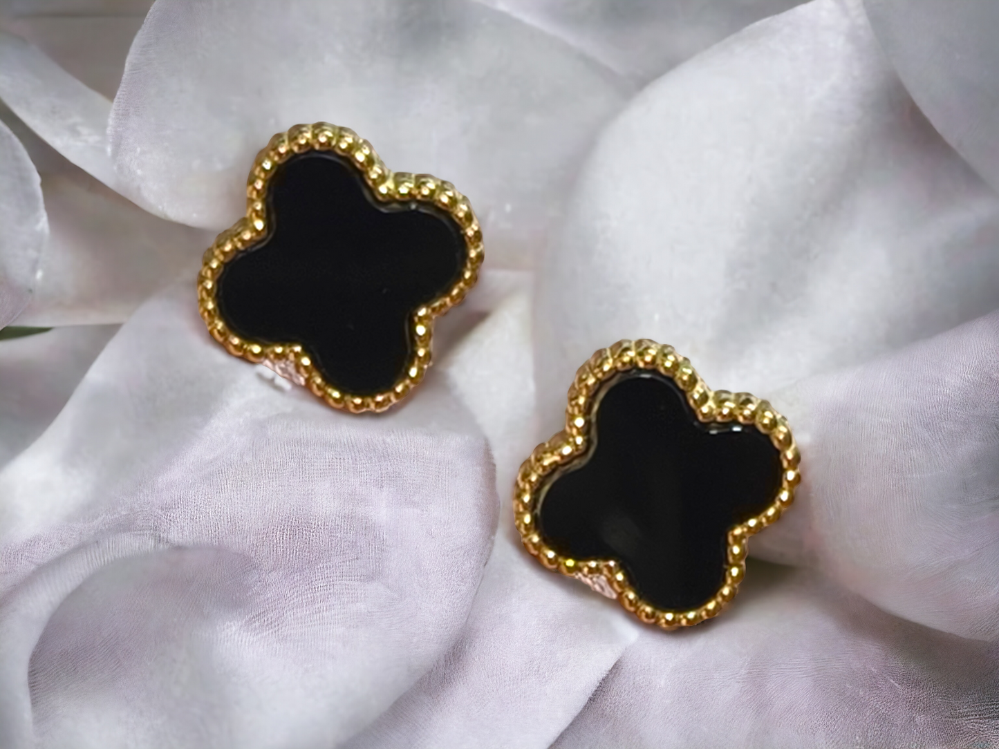 Onyx Clover Stud